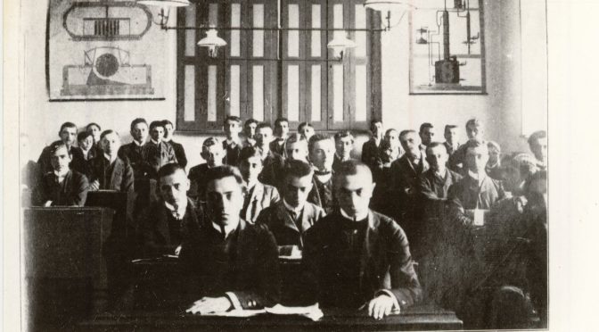 Rozkvět odborného školství ve střední Evropě: sociální, ekonomické a vědecké kontexty (1818-1939)